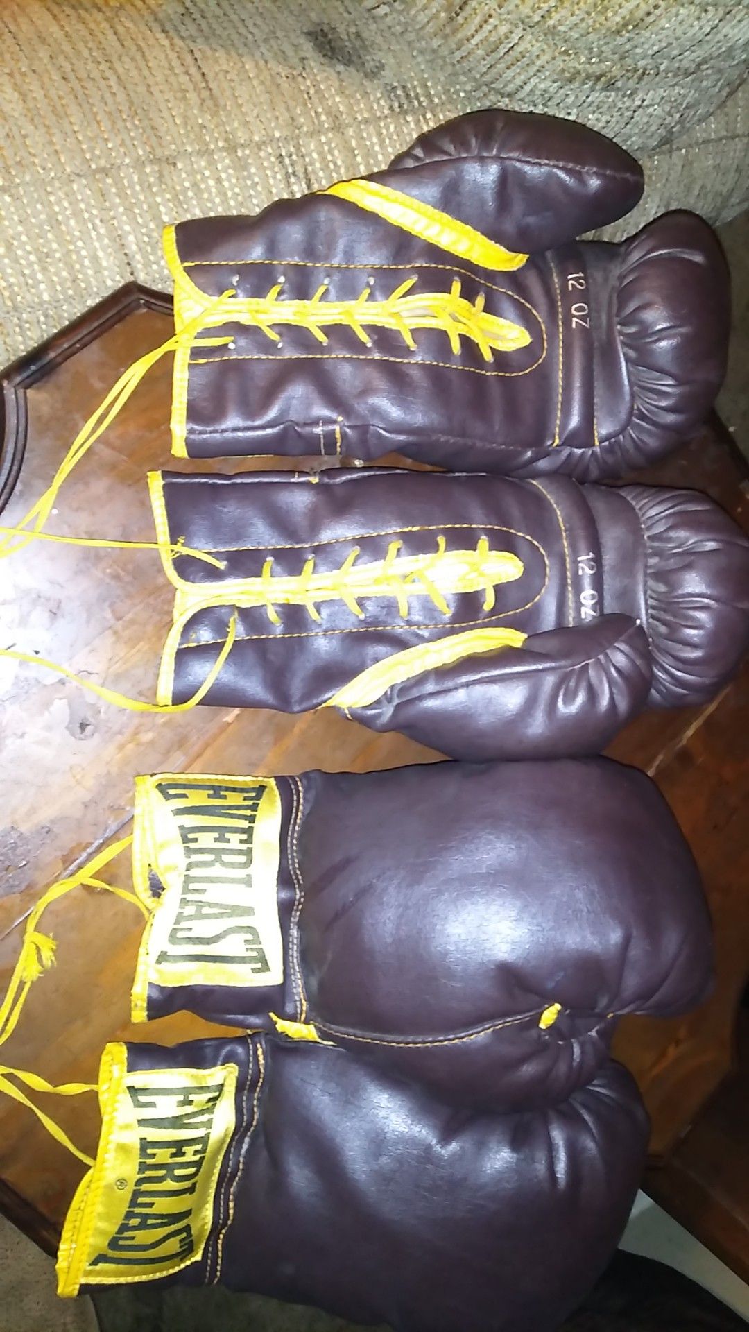 Vintage Everlast 12 oz boxing gloves