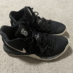 Nike Kyrie Basketball Shoes Size 10.5 Men