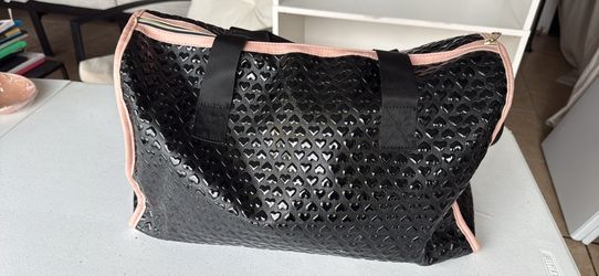 Black Heart Pattern Duffel Bag with Pink Trim