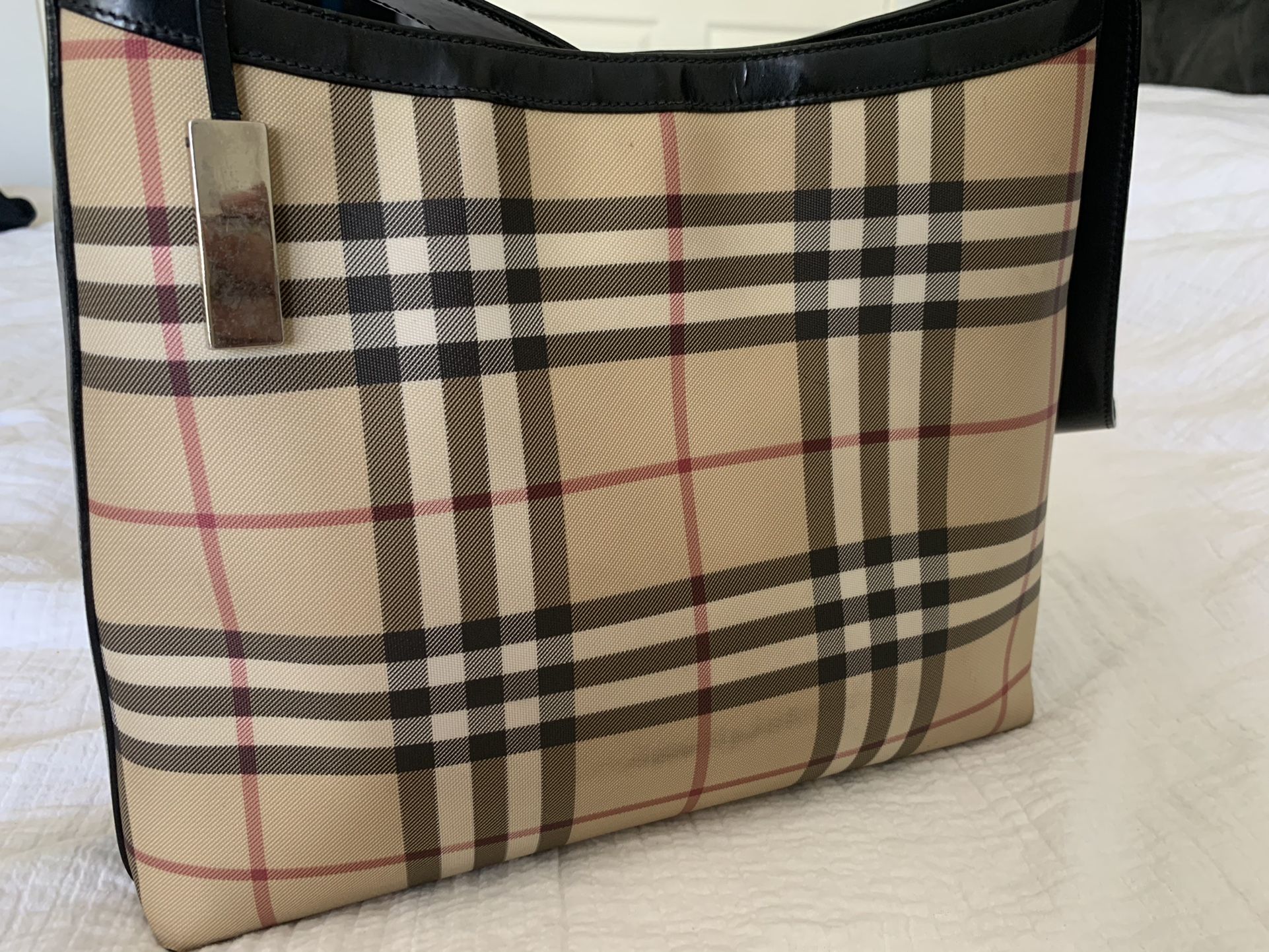 AUTHENTIC VINTAGE BURBERRY SLING BAG for Sale in Fairfax, VA - OfferUp