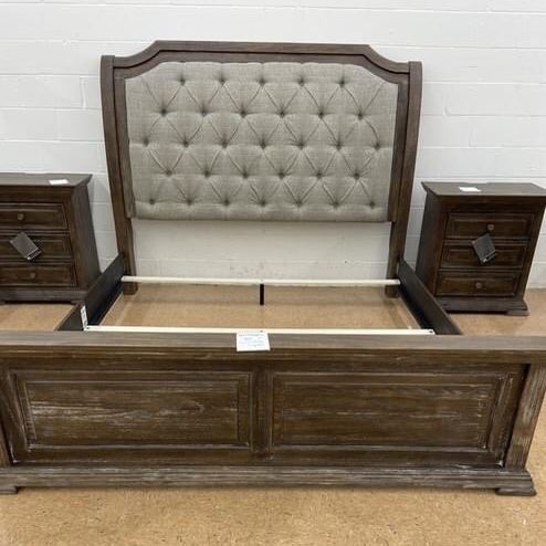 Wyndahl brown upholstered on sale panel bedroom set