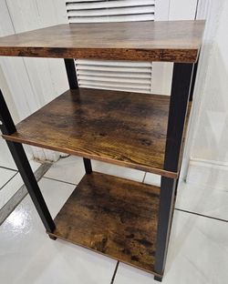 Nightstand/ Side Table. Mesita auxiliar Mesita de noche. $20 ea.