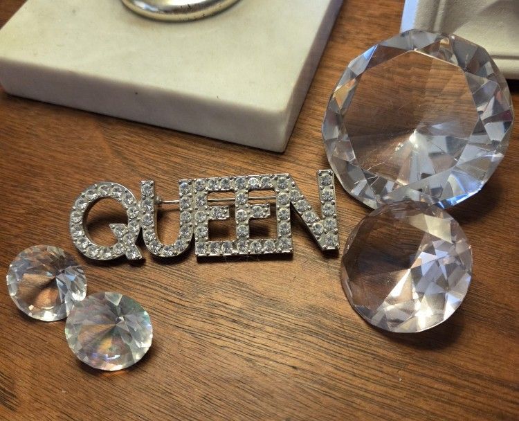 Queen Pin And Jewels 