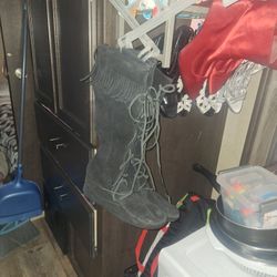 Minnetonka Moccasin Boots