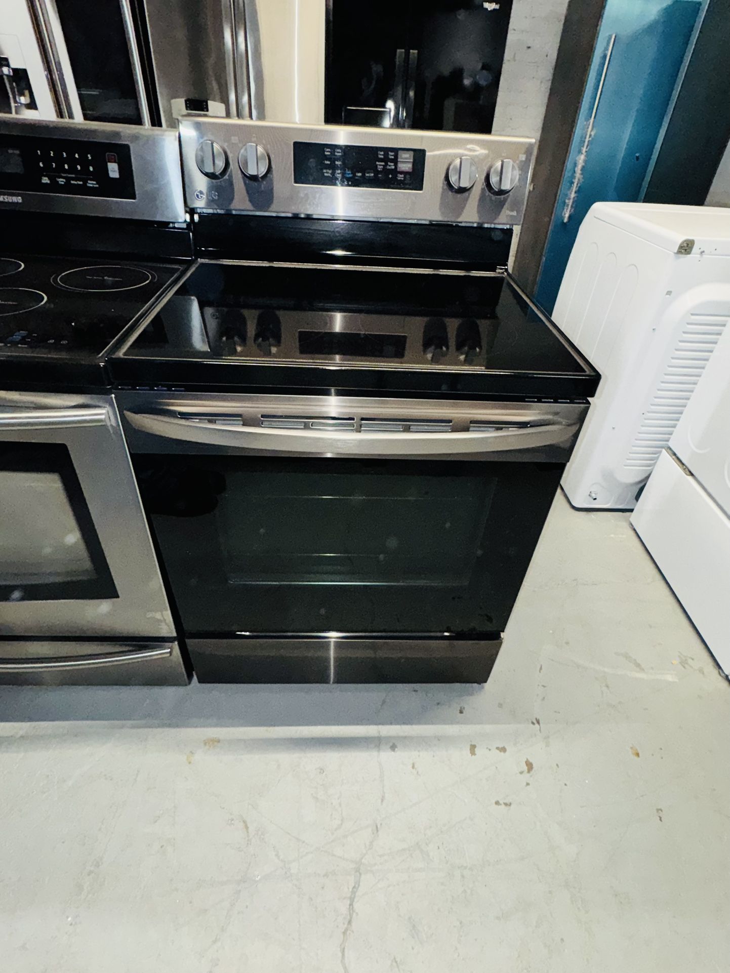 LG electric stove, stainless steel, black, with a receipt for a 90-day warranty