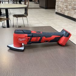 M18 Milwaukee Multi Tool in Great Condition used   a couple times lm asking $85 Dollars.
