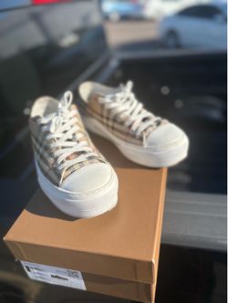 Burberry shoes size 10