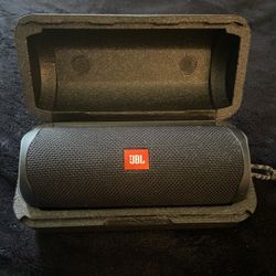 JBL FLIP 5 by harman Wireless Bluetooth Speaker With Charging Cord, Like New Works Perfect!