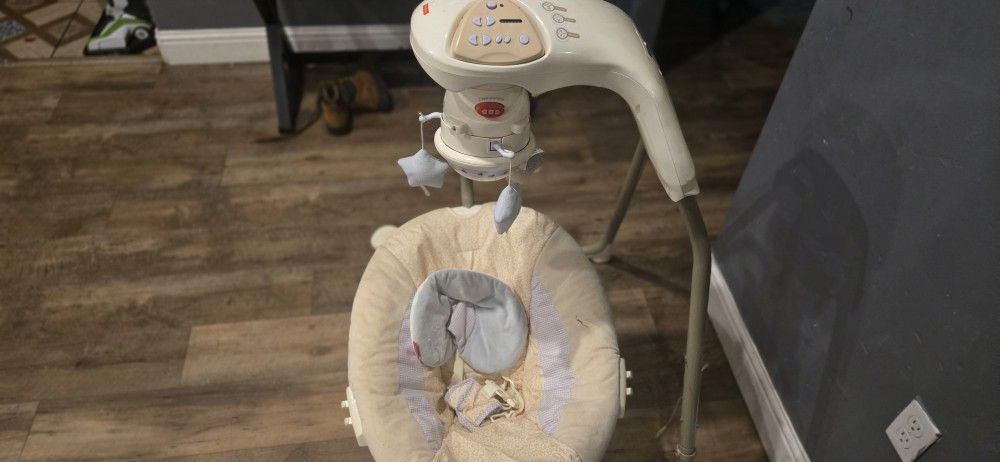 Fisher Price Baby Swing - Minimal Use - DEAL☆☆PICK ME UP