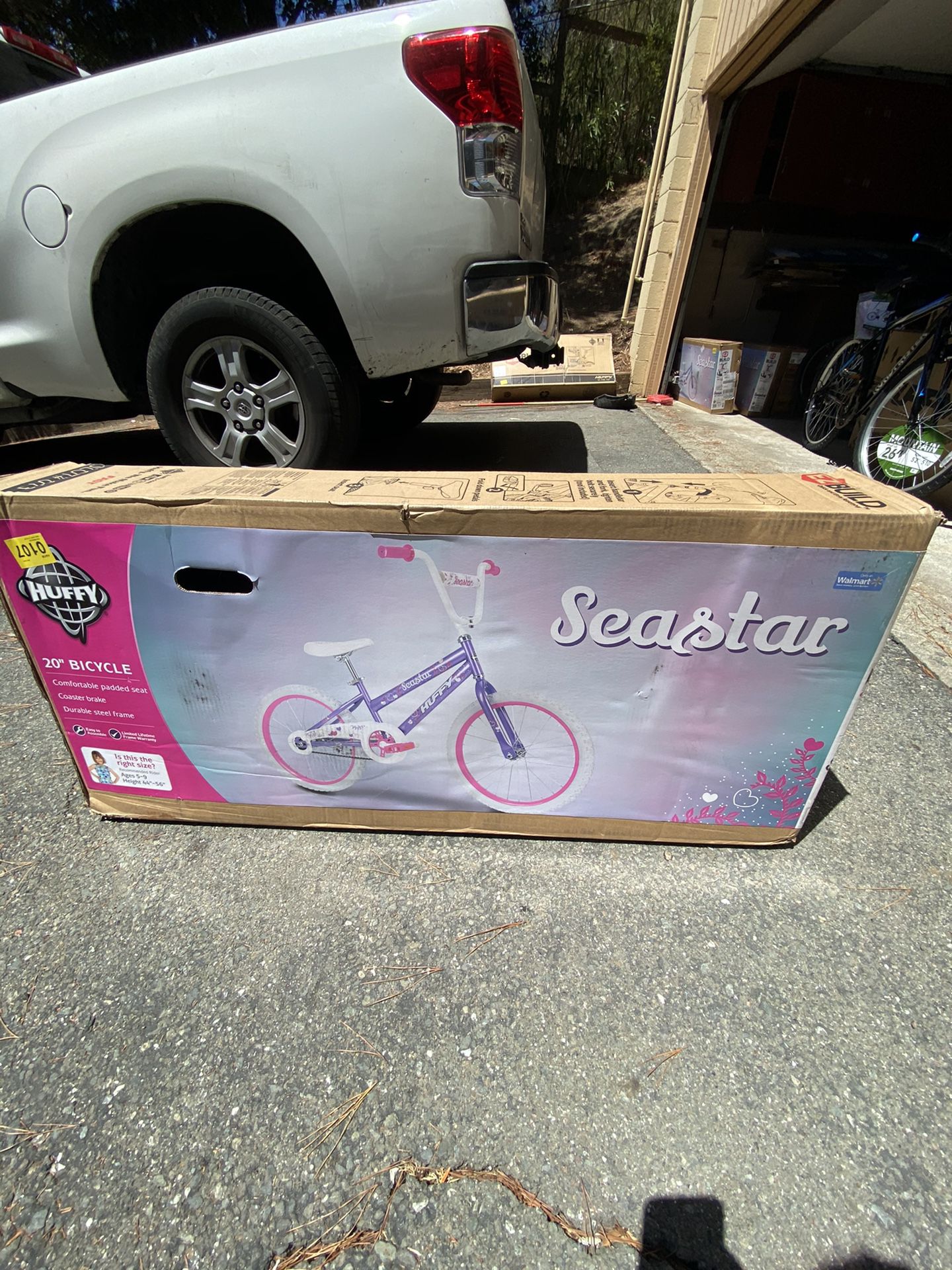 20 inch girls Huffy Bike! Back to school! Brand new in box!(offers welcomed)