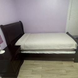2 Twin Bedroom Sets In A Very Good Condition 