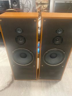 Floor standing Sony Speakers (SET)