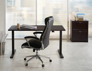 Realspace® Magellan 60" Pneumatic Sit-Stand