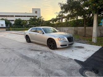 2013 Chrysler 300 v6 3.6 motor with 2020 Chrysler 20 inch stocks clean title 107k miles