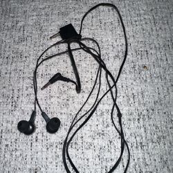 Wired earbud headphones 