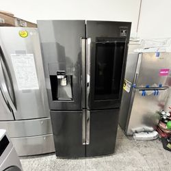 BLACK SAMSUNG FAMILY HUB