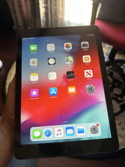 iPad Air 16gb Cellular And Wifi- Like New. Unlocked. No Scratches 