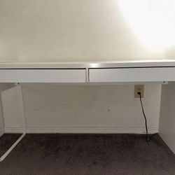 White desk + white desk chair