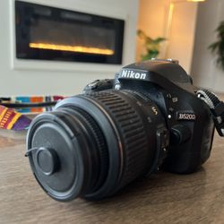 Gently used Nikon 5200 with Nikkor 18-55mm 1:3.5-5.6g Lens