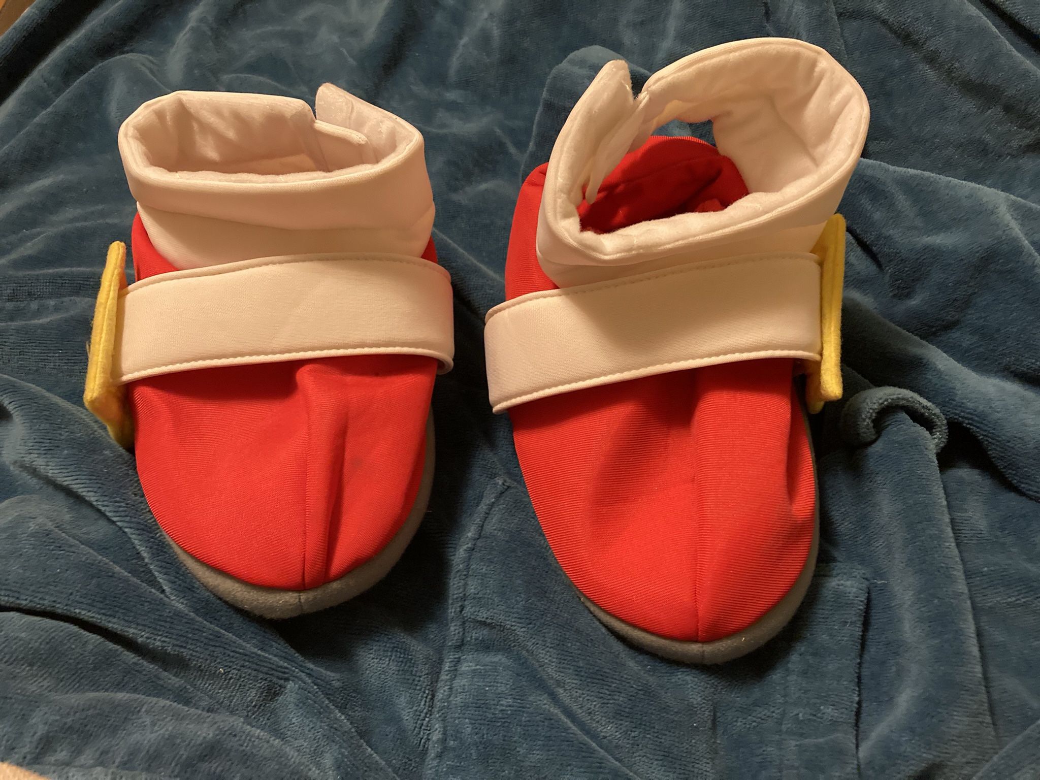 Sonic The Hedgehog Slippers for Sale in Lakewood CA OfferUp