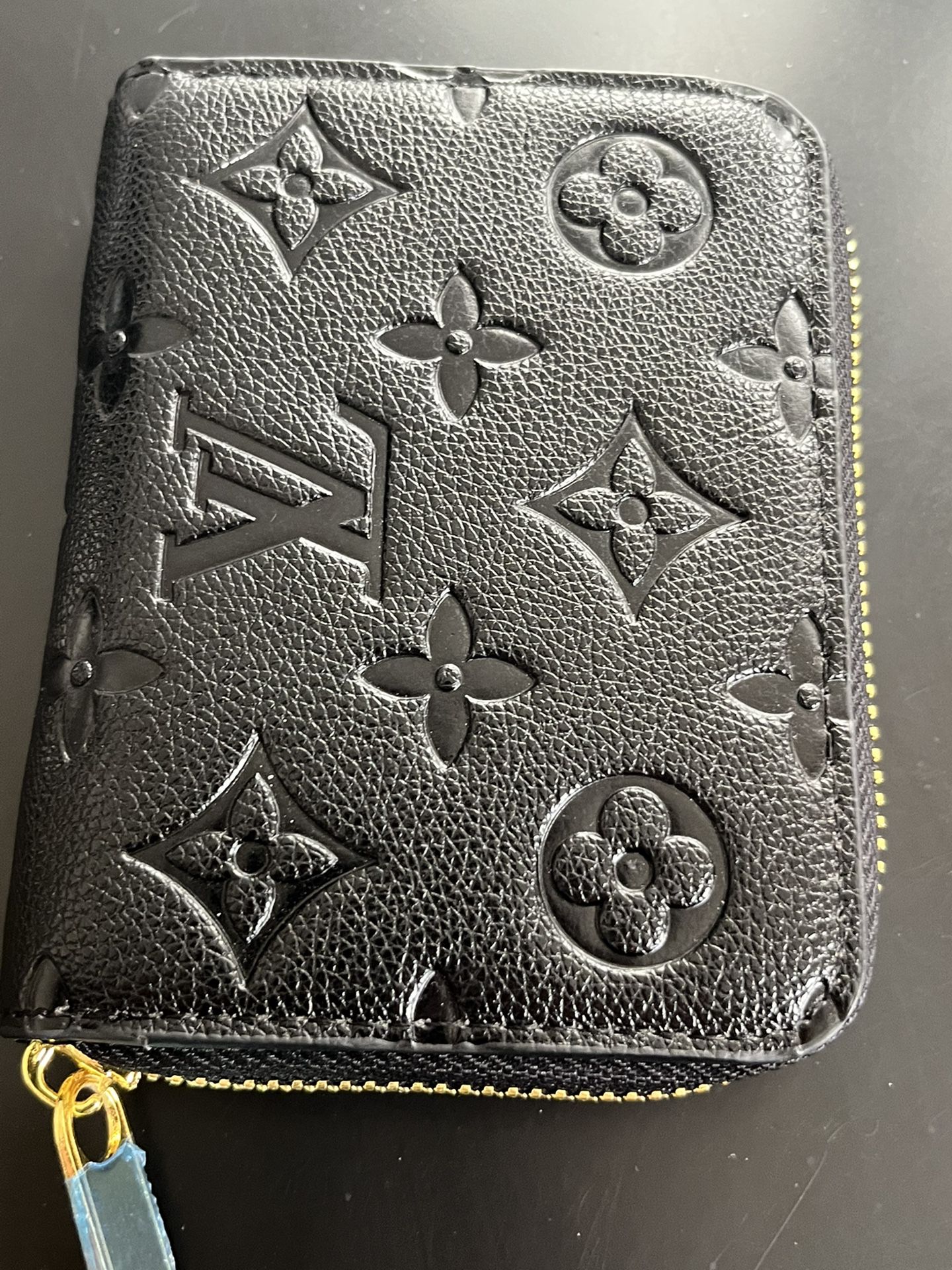 Louis Vuitton Wallet Mens Authentic for Sale in Valley Stream, NY - OfferUp