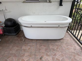 White Acrylic Oval Freestanding Soaking Bathtub — 58" x 29.5"