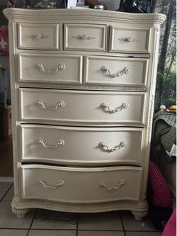 Twin bed & Dresser white