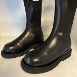 New Men’s Black Leather Designer Boots  With Fur Lining - Size 11 US (44)