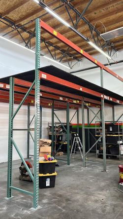 Pallet racks and mezzanine
