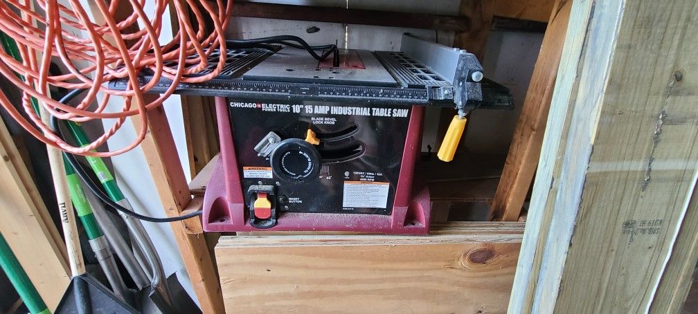 Chicago Electric 10" 15amp Table Saw