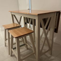 Dinning Table For Sale , Excellent Conditions.