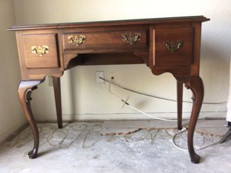 Ethan Allen Georgian Court Vanity Table With Glass Top