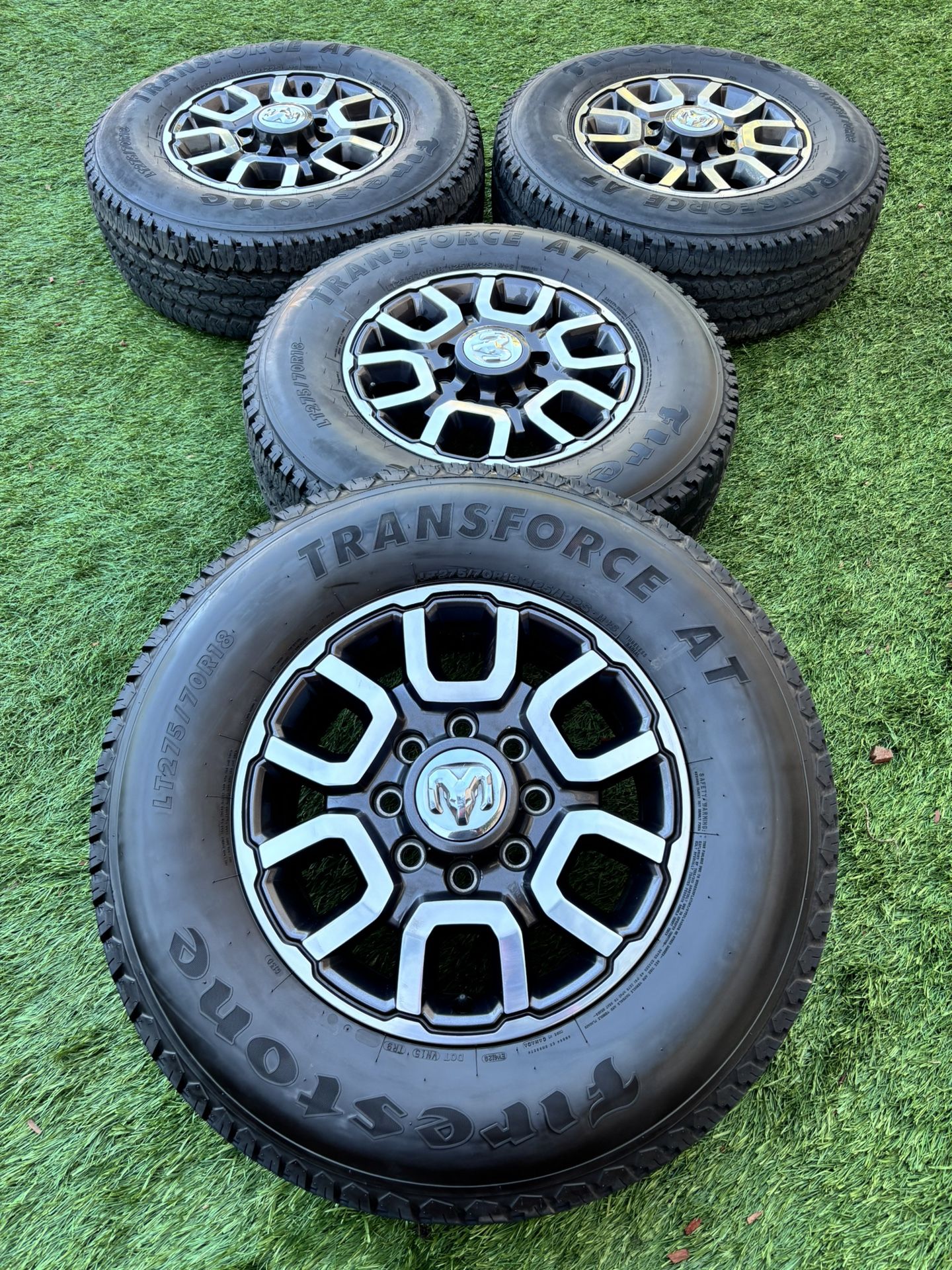Dodge Ram (8) birlos 250 y 350 rines con llantas 80% De vida rims 8x6.5. Wheels tires