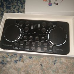 I'm Selling This Phone Mixer And Wii Controllers 