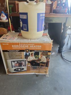 Kerosene heater with storage bucket