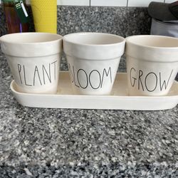 Rae Dunn Pots 
