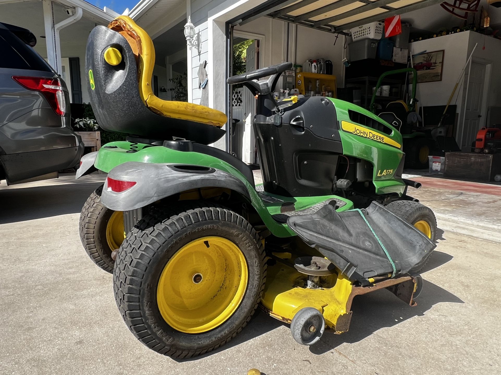 2009 JOHN DEERE LA175 GARDEN TRACTOR
