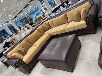 Sectional With Ottoman 🤎🤎🤎