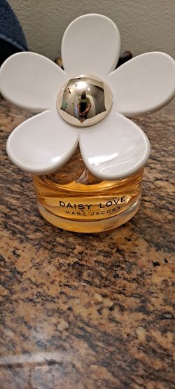 DAISY
LOVE
MARC
JACOBS 