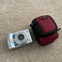 Panasonic LUMIX DMC-yLZ7 Camera + 2GBu SD Card + Case