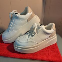 Shu Shop Womens Skylar Platform Shoes Size 6.5 New
Shoes are brand new 