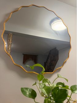 Gold scallop mirror