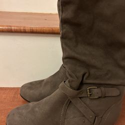 Cloudwalkers by Avenue Brown Faux Suede Women’s Boots Size 7W Zips Colby 1257