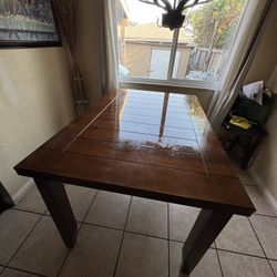 TABLE OF 6 WITH CHAIRS 