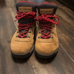 Women’s Hiking Boots Size 10