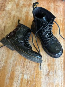 Dr. Martens Youth Size 3