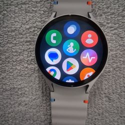 PRICE REDUCTION, PRICED TO SELL!!! BRAND NEW SAMSUNG GALAXY SERIES 7, GREAT WATCH VERY PRACTICAL PURCHASE, PLEASE READ AD!!!