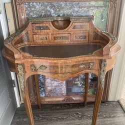 Lovely Queen Anne Baroque-style Antique Foyer Table/ Desk /Underpriced