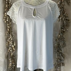 Torrid White Lace Sleeve Keyhole Top - Size 00 (M/L 10) - NWT