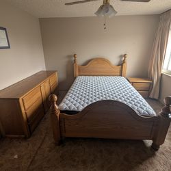 Woodley's Bedroom Set With Queen Size Bed. 